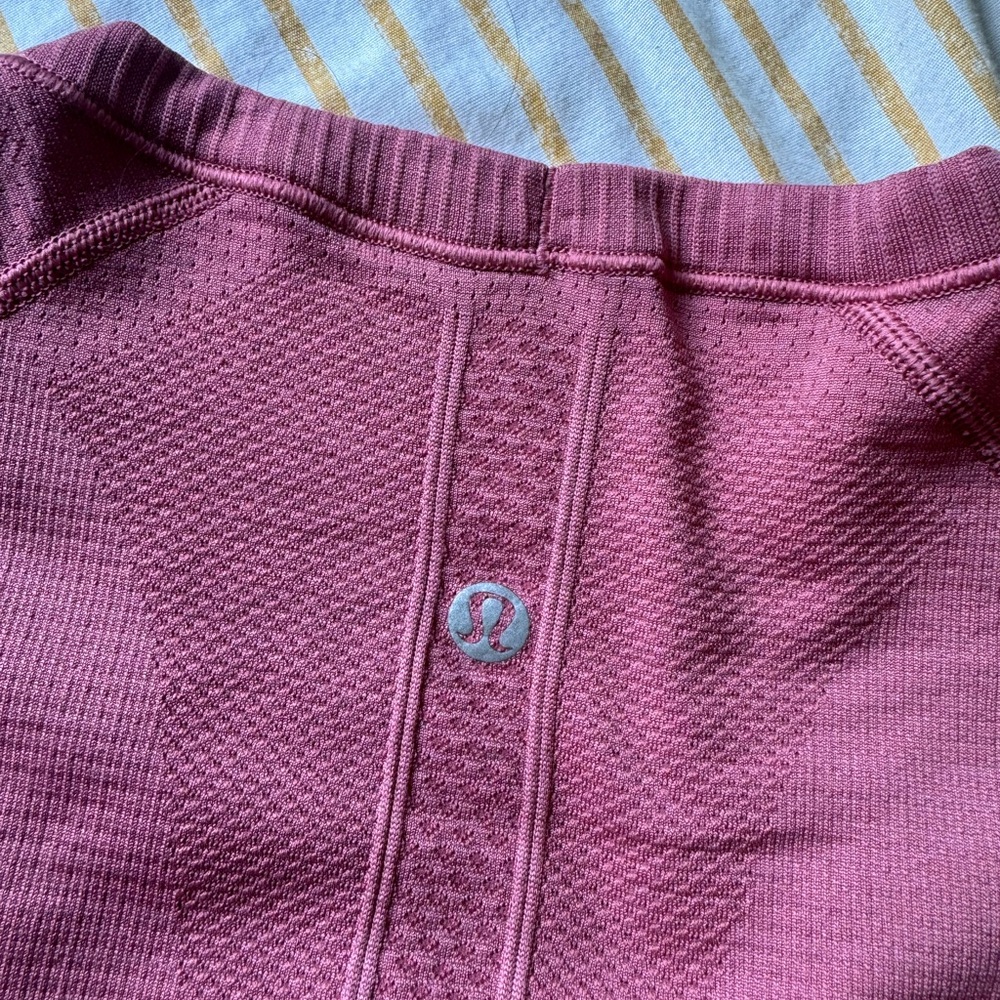 Lululemon Athletica Pink Fitted Short Sleeve T-Shirt - Picture 2 of 3